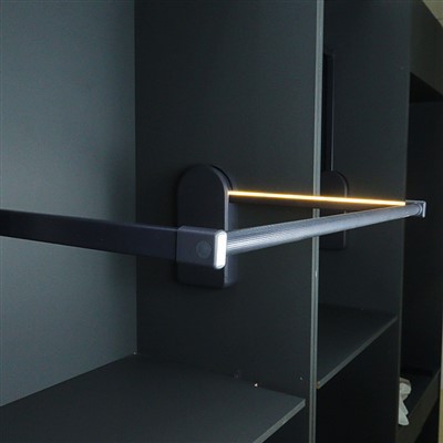 Vaatekaappi Vaatteiden säilytys Sähköinen nostoripustin